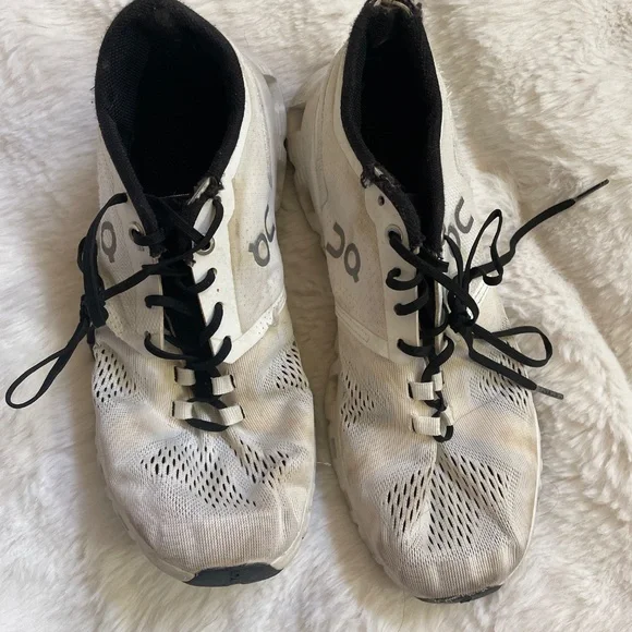 On clouds - Picture 2 of 5